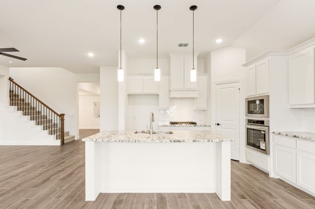 409 Loftsmoor Lane, Red Oak, TX 75154