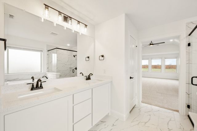 409 Loftsmoor Lane, Red Oak, TX 75154