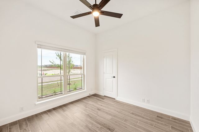 409 Loftsmoor Lane, Red Oak, TX 75154