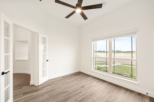 409 Loftsmoor Lane, Red Oak, TX 75154