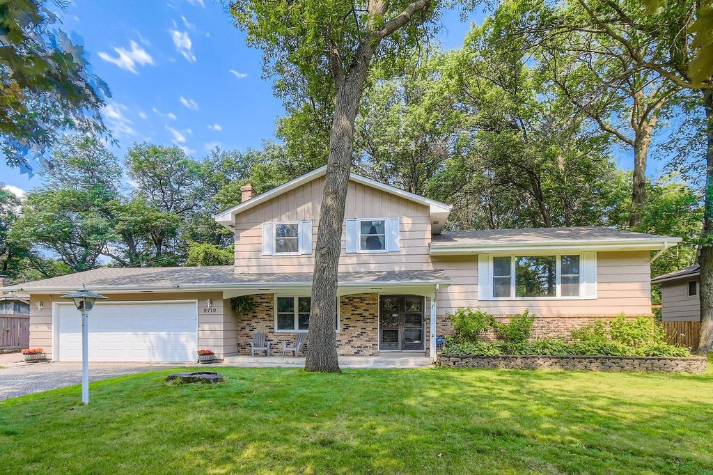 9710 Avocet Street NW, Coon Rapids, MN 55433