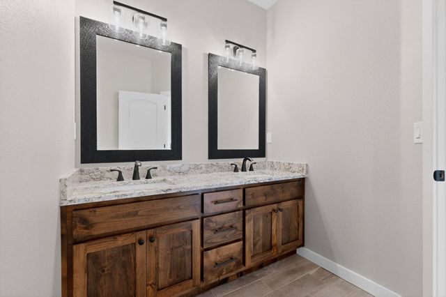 9 Leibel Court, Los Lunas, NM 87031