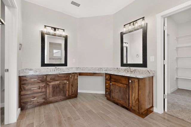 9 Leibel Court, Los Lunas, NM 87031