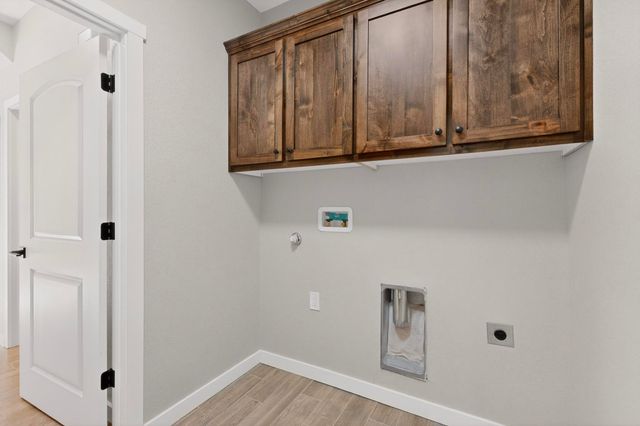 9 Leibel Court, Los Lunas, NM 87031