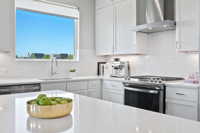 7905 Floracita LN, Austin, TX 78735