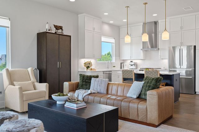 7905 Floracita LN, Austin, TX 78735