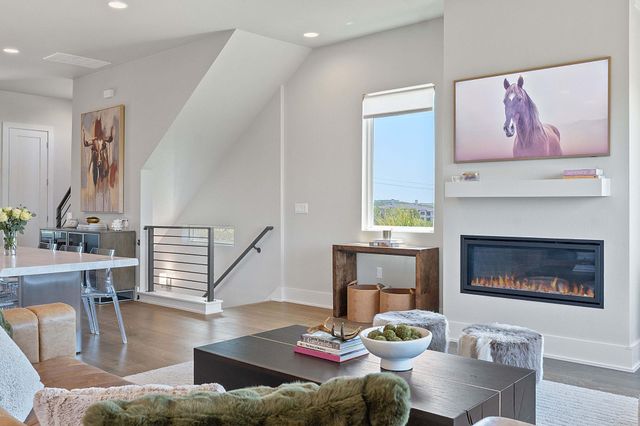 7905 Floracita LN, Austin, TX 78735