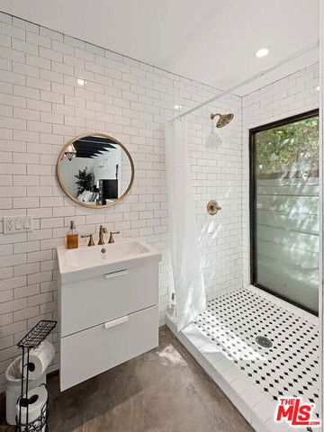 1724 N Sierra Bonita Avenue, Los Angeles, CA 90046
