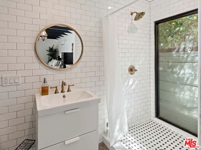 1724 N Sierra Bonita Avenue, Los Angeles, CA 90046