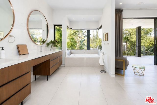 1724 N Sierra Bonita Avenue, Los Angeles, CA 90046