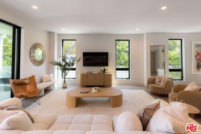 1724 N Sierra Bonita Avenue, Los Angeles, CA 90046