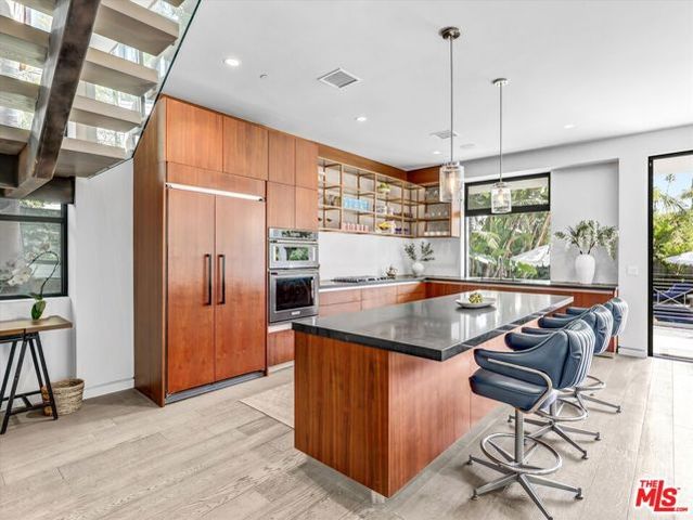 1724 N Sierra Bonita Avenue, Los Angeles, CA 90046