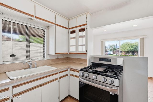 6668 E Scarlett Street, Tucson, AZ 85710