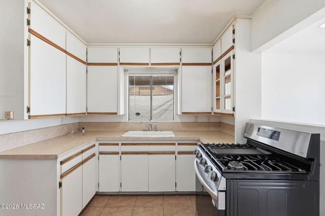 6668 E Scarlett Street, Tucson, AZ 85710