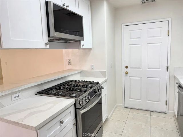 18319 Hart Street 3, Reseda, CA 91335