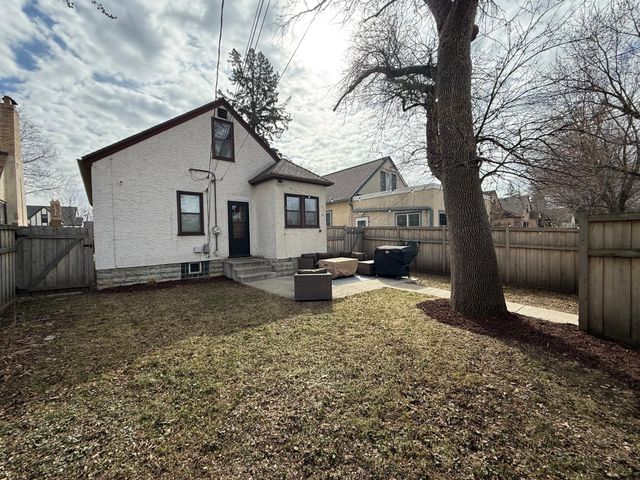 1555 Holton Street, Saint Paul, MN 55108