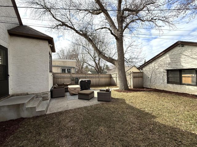 1555 Holton Street, Saint Paul, MN 55108