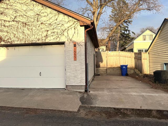 1555 Holton Street, Saint Paul, MN 55108