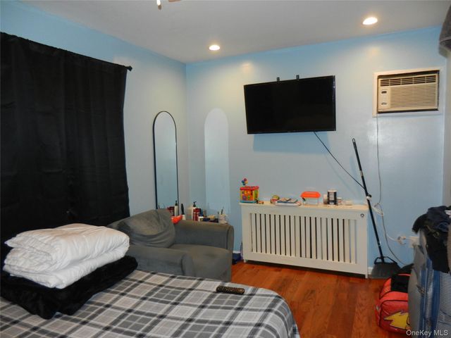 64 Avondale Street, Valley Stream, NY 11581