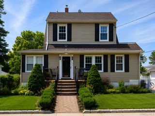 64 Avondale Street, Valley Stream, NY 11581