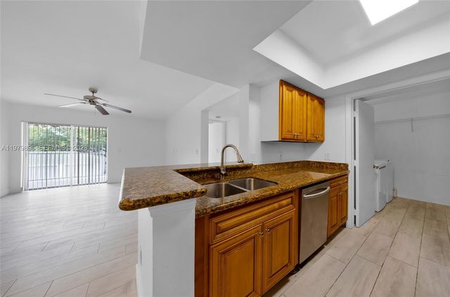 5760 Rock Island Rd 321, Tamarac, FL 33319