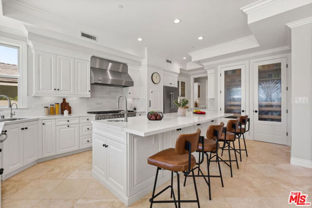 6468 Wynkoop Street, Los Angeles, CA 90045