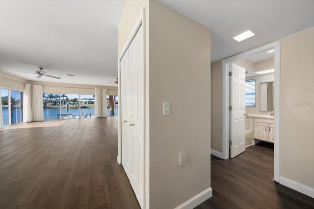 878 HARBOR ISLAND, Clearwater Beach, FL 33767