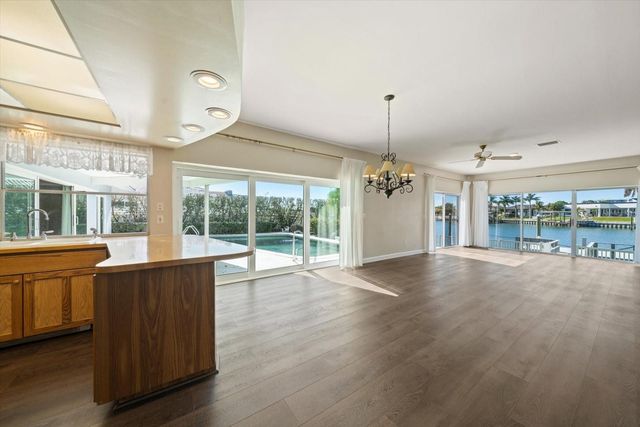 878 HARBOR ISLAND, Clearwater Beach, FL 33767