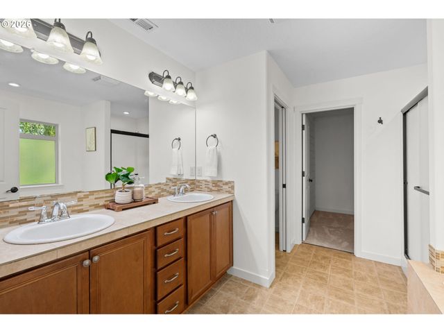 16147 Sw MEDALLION Ln, Beaverton, OR 97007