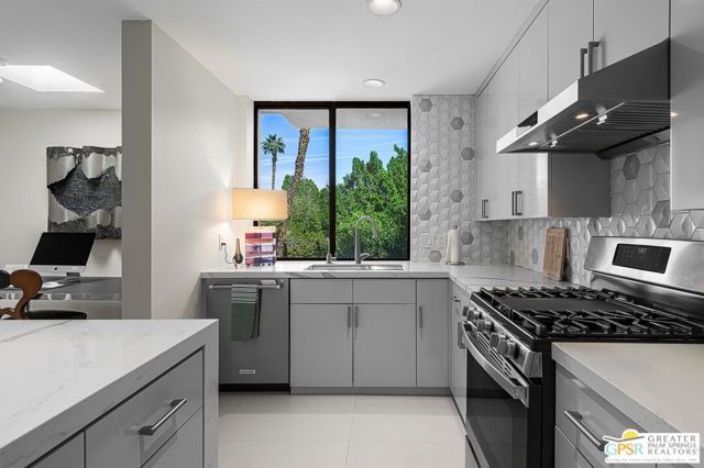 240 W Stevens Road, Palm Springs, CA 92262