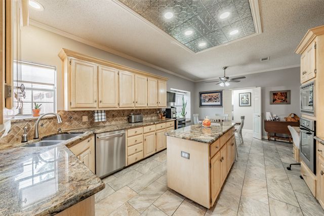 2536 Oak Brook Drive, Bedford, TX 76021