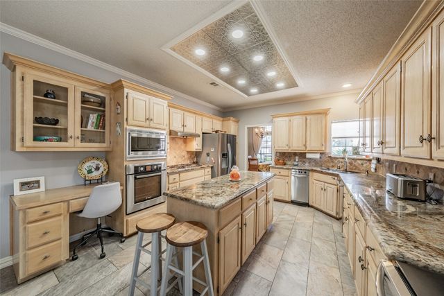 2536 Oak Brook Drive, Bedford, TX 76021