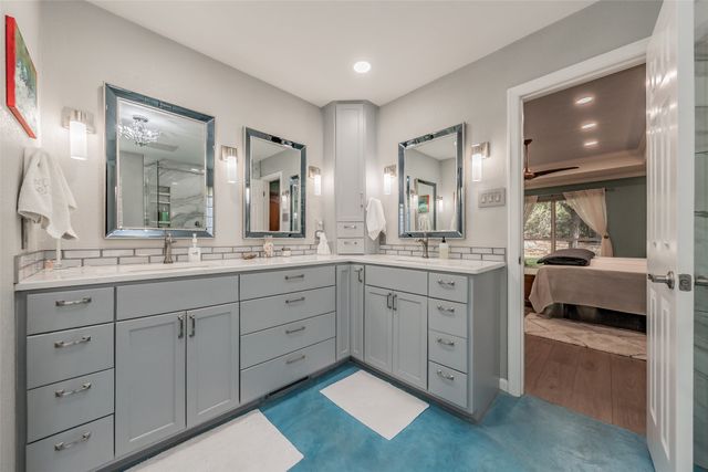 2536 Oak Brook Drive, Bedford, TX 76021