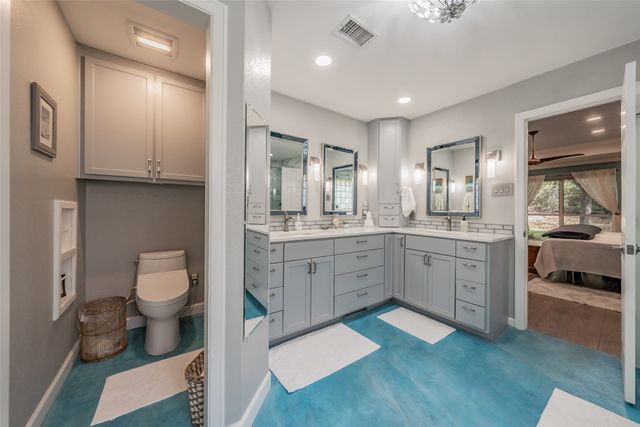 2536 Oak Brook Drive, Bedford, TX 76021