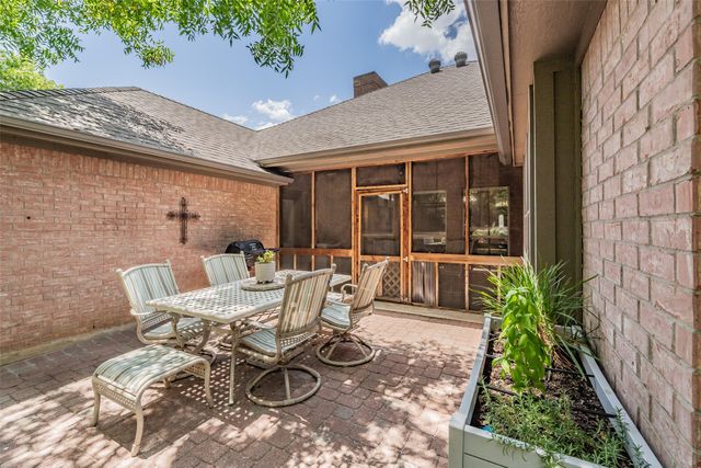 2536 Oak Brook Drive, Bedford, TX 76021