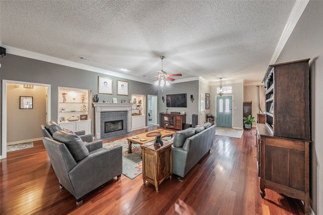 2536 Oak Brook Drive, Bedford, TX 76021