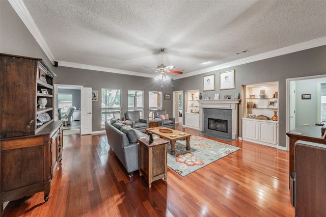 2536 Oak Brook Drive, Bedford, TX 76021