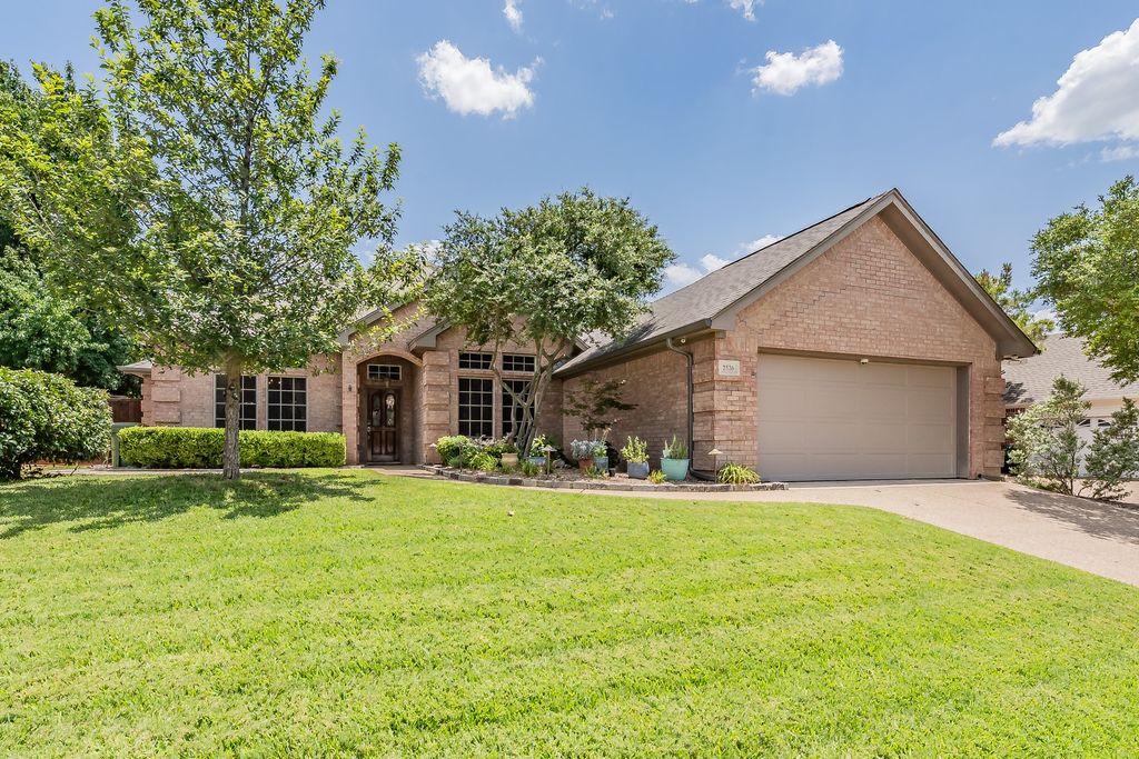 2536 Oak Brook Drive, Bedford, TX 76021