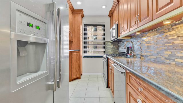 25-18 Union Street 2A, Flushing, NY 11354