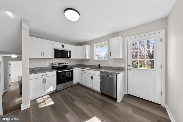 11 N SKYWARD DR, Newark, DE 19713