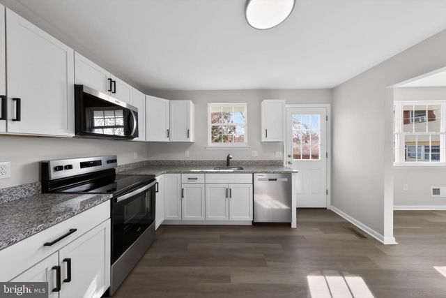 11 N SKYWARD DR, Newark, DE 19713