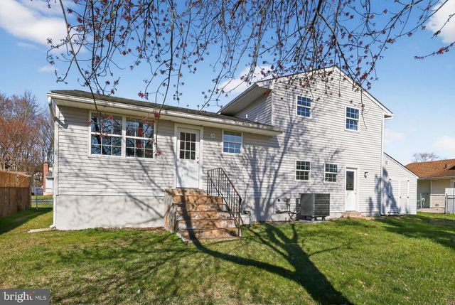 11 N SKYWARD DR, Newark, DE 19713