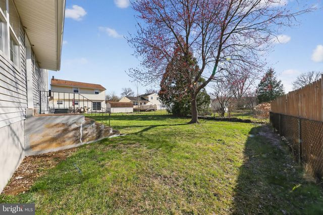 11 N SKYWARD DR, Newark, DE 19713