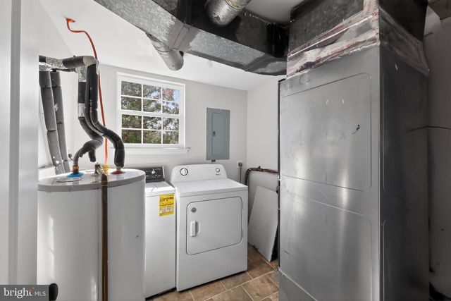 11 N SKYWARD DR, Newark, DE 19713