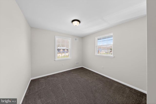 11 N SKYWARD DR, Newark, DE 19713