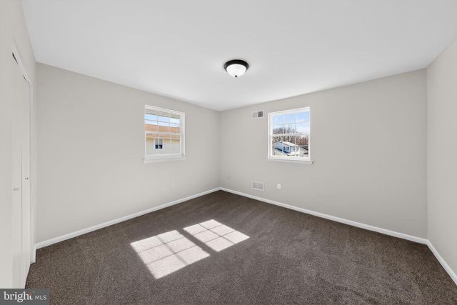 11 N SKYWARD DR, Newark, DE 19713