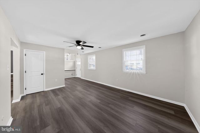 11 N SKYWARD DR, Newark, DE 19713