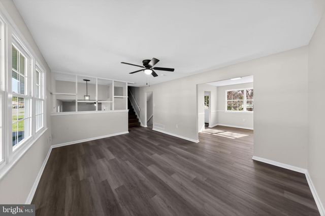 11 N SKYWARD DR, Newark, DE 19713