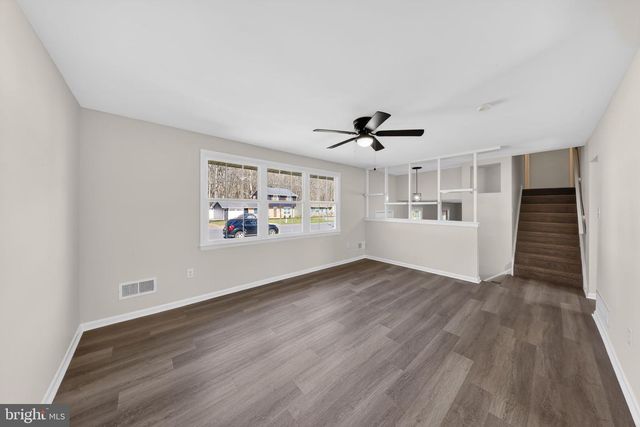 11 N SKYWARD DR, Newark, DE 19713