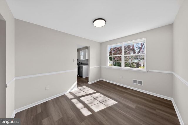 11 N SKYWARD DR, Newark, DE 19713